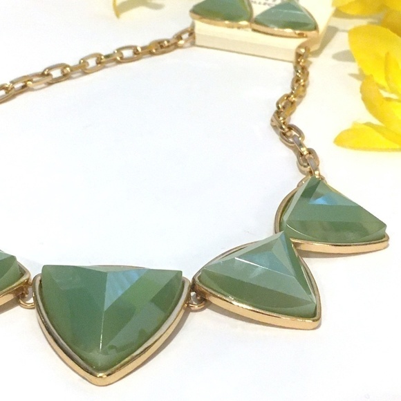 3/$29! jade green & gold tones geometric necklace - Picture 3 of 8